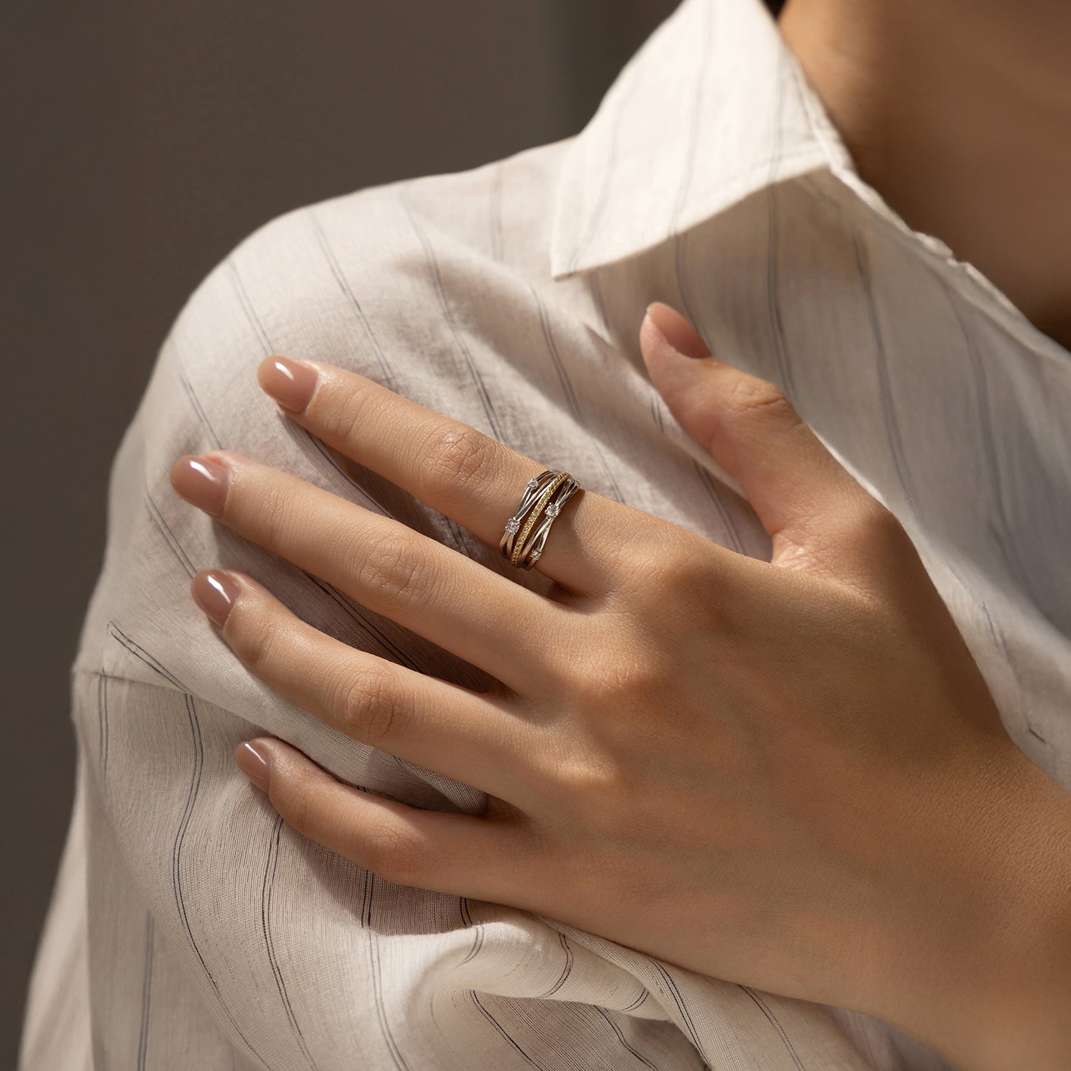 Vivenza Criss-Cross Ring