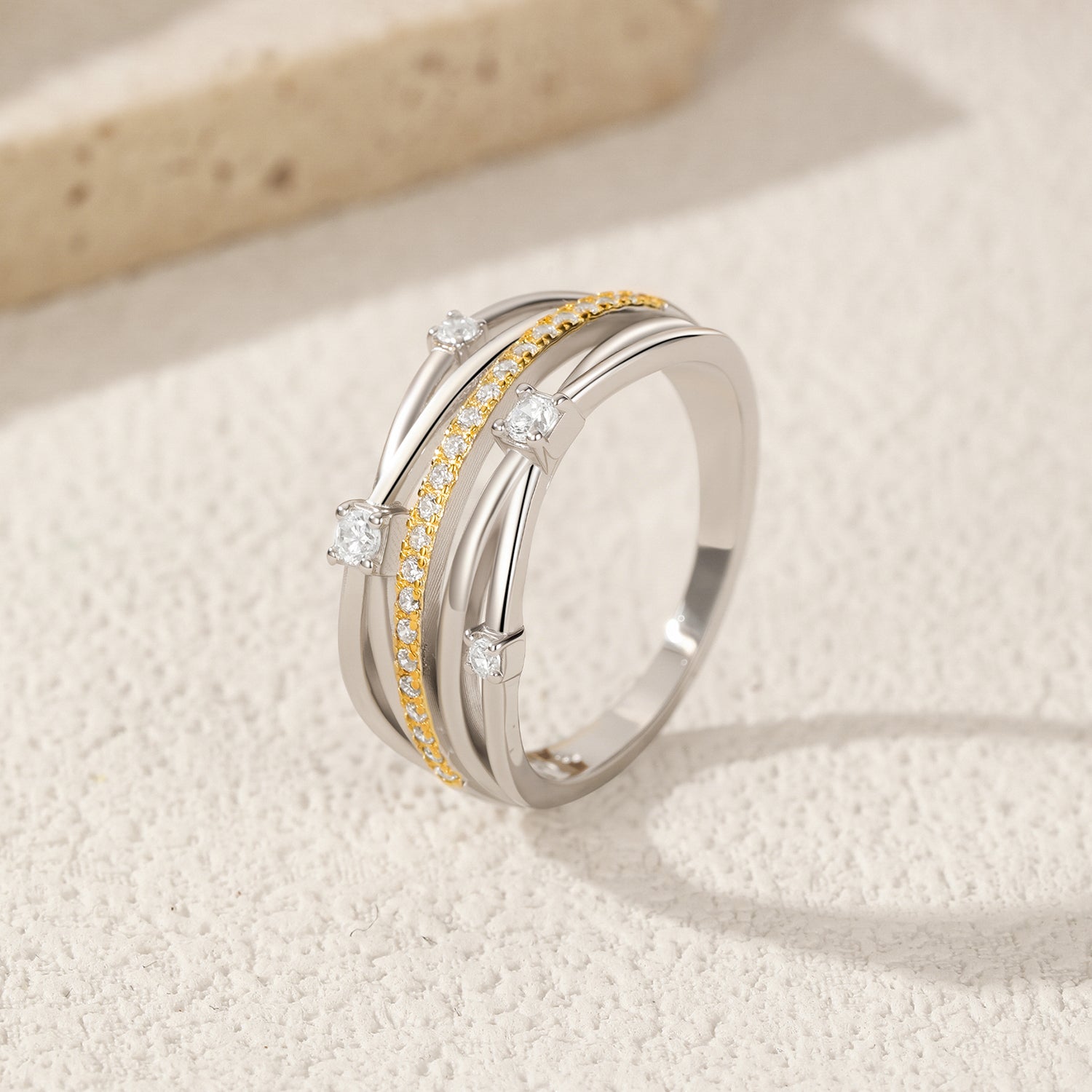 Vivenza Criss-Cross Ring